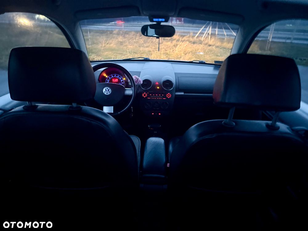 Volkswagen New Beetle - 8