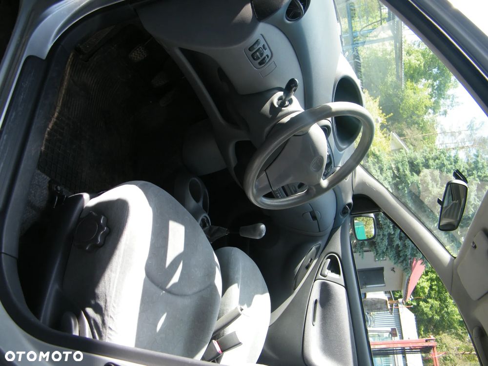 Toyota Yaris I (99-03r.) 1.0 B 68KM. Silnik 1SZ-FE Skrzynia MTM 5F lakier 199. Cały na części. GWARANCJA !!!  Przód Tył Zestaw Komplet Drzwi Klapa Zderzak Błotnik Maska Grill Atrapa Szyba Pas Lampa Lusterko Boczki Fotel Kanapa Kokpit Deska Rozdzielcza Przełącznik Włącznik Sterownik Przewody Wiązka Instalacja Moduł Komputer Czujnik Listwa Pompa Alternator Wtryski Głowica Rozrusznik Kompresor Sprzęgło Dwumas Silnik Skrzynia ABS Klimatyzacji Paliwa Wspomagania Kolektor Turbina Przepustnica Zawór Chłodnica Koło Hak Belka Sanki Zawieszenie Mcpherson Półoś Amortyzator Wydech Tłumik Zacisk Most - 9
