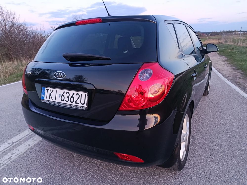 Kia Ceed - 10