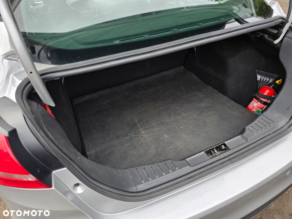 Ford Focus 1.6 SYNC Edition - 12