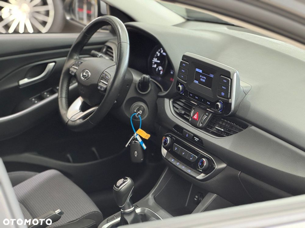 Hyundai i30 1.5 DPI Classic + - 38