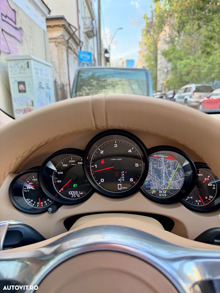 Porsche Cayenne - 8