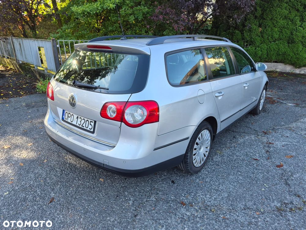 Volkswagen Passat 2.0 TDI Trendline DSG - 1