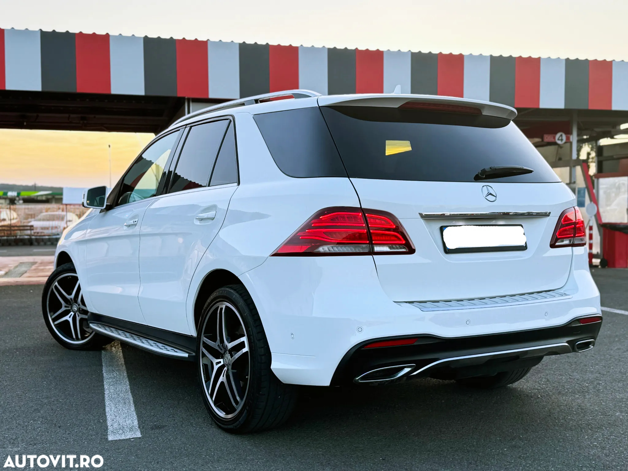 Mercedes-Benz GLE 350 d 4Matic 9G-TRONIC AMG Line - 4