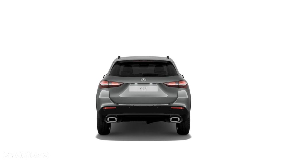 Mercedes-Benz GLA - 11