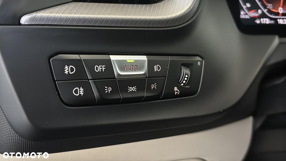 BMW Seria 2 220d xDrive M Sport sport - 31