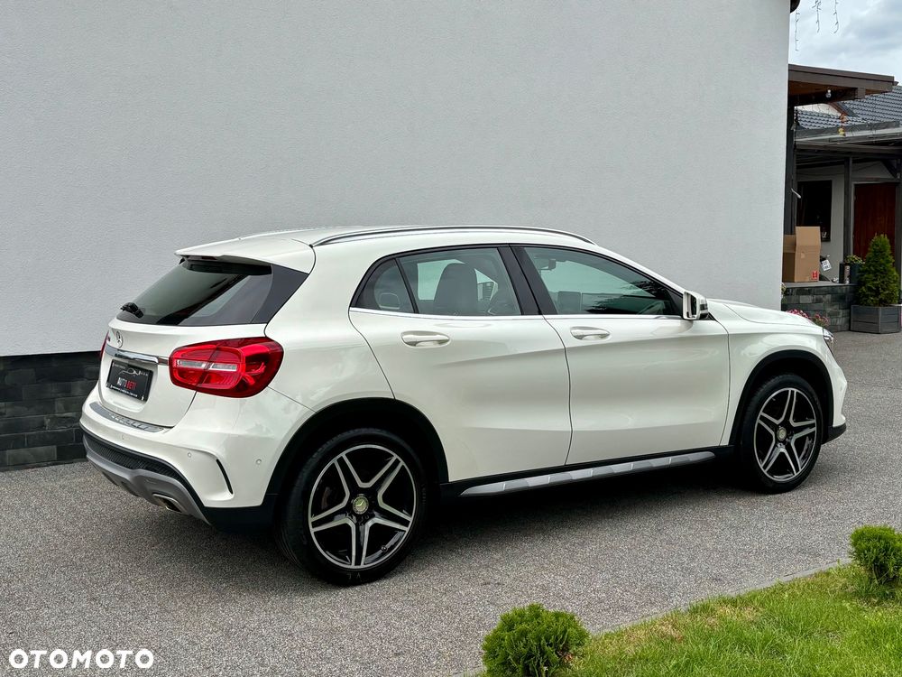 Mercedes-Benz GLA 180 AMG Line - 4
