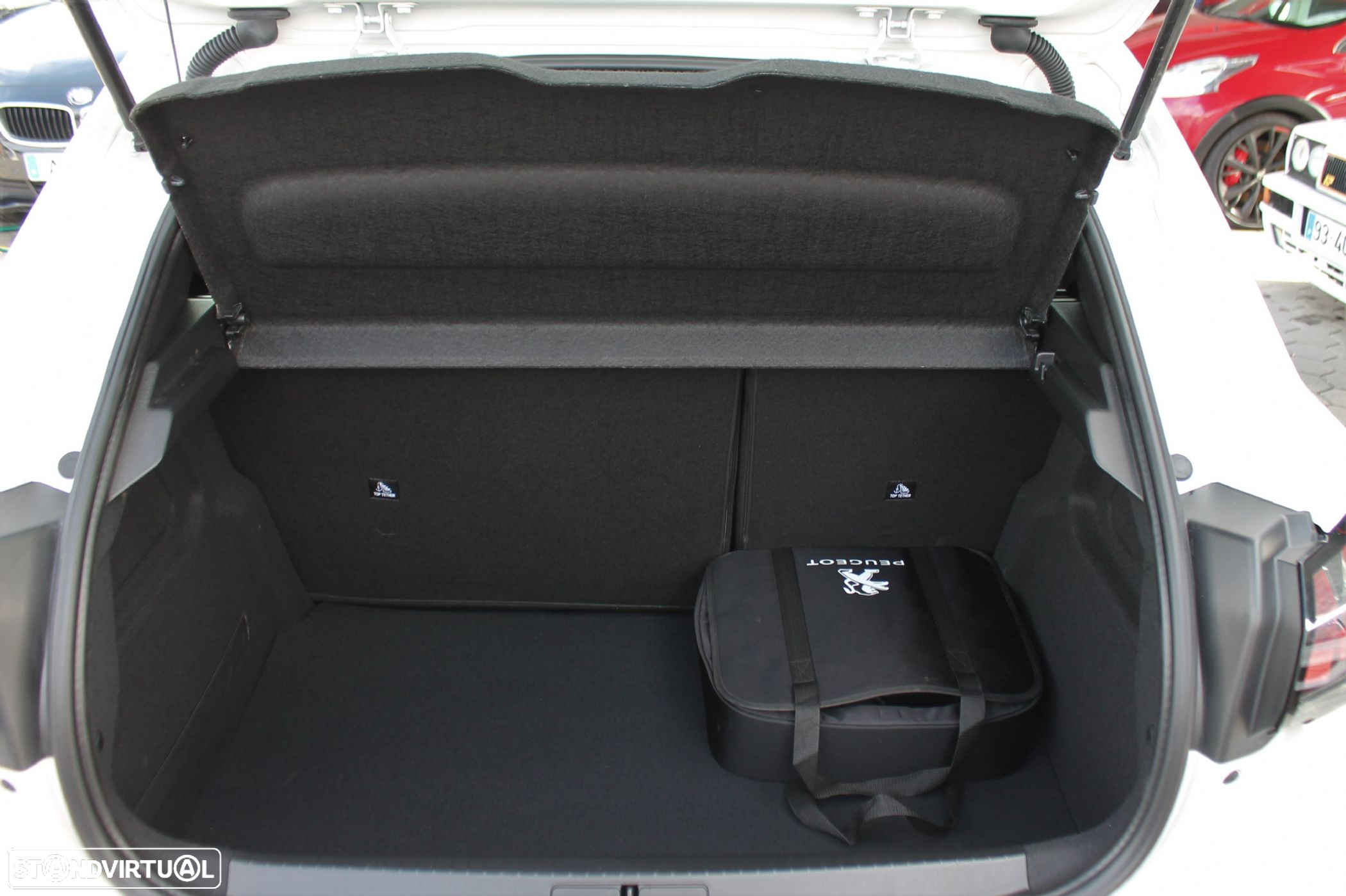 Peugeot e-208 - 12