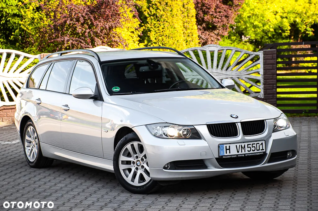 BMW Seria 3 318i Touring - 13