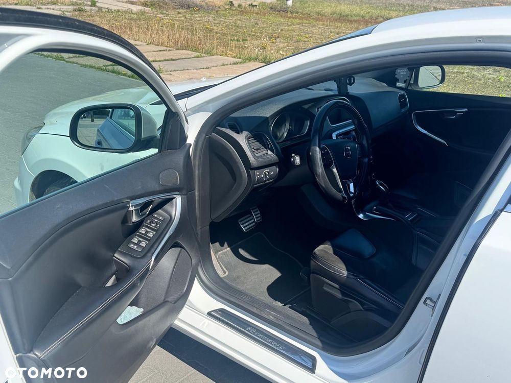 Volvo V40 D3 Geartronic RDesign - 16