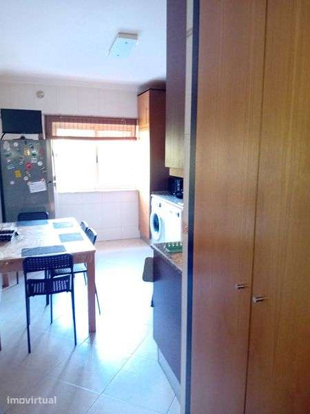 Apartamento t2+arrumo+parqueamento - Grande imagem: 4/12
