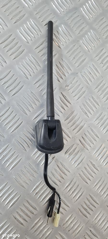 Mitsubishi L200 V Fullback Antena Radiowa - 2