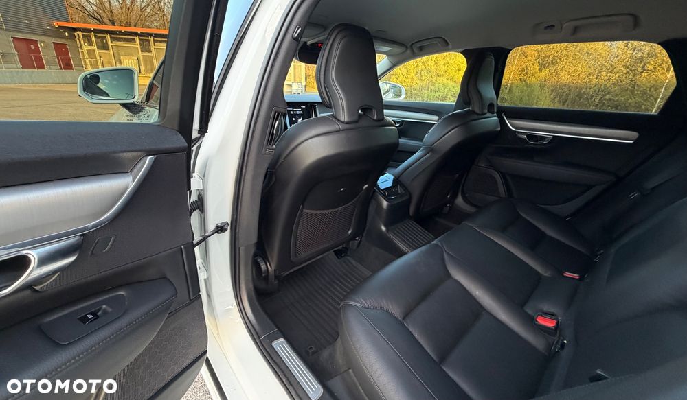 Volvo V90 T8 Twin Engine AWD Momentum - 29