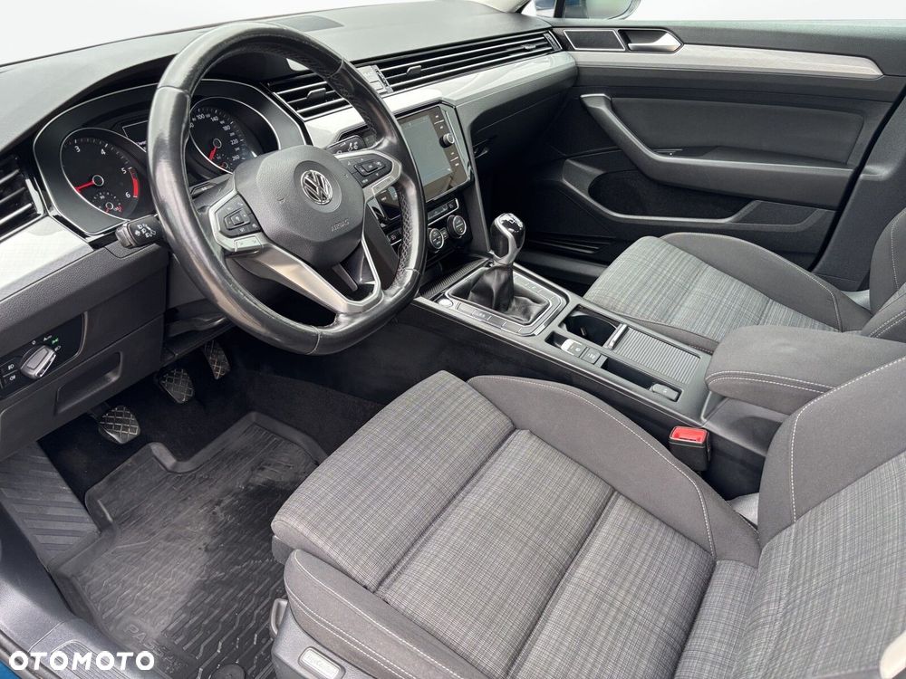 Volkswagen Passat - 10