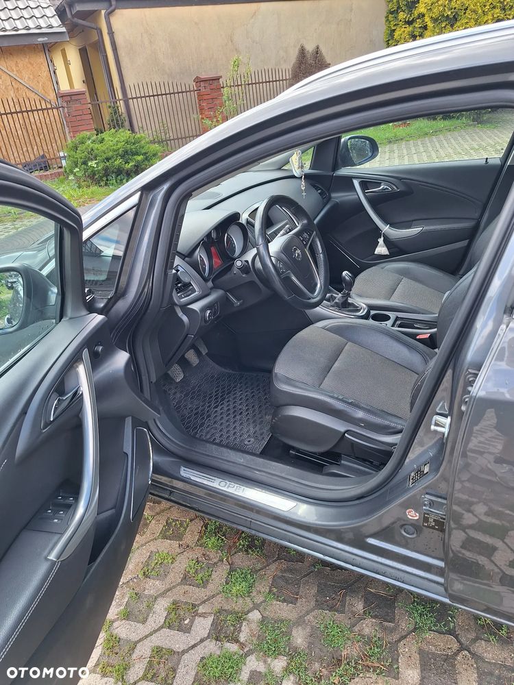 Opel Astra 2011 photo 4