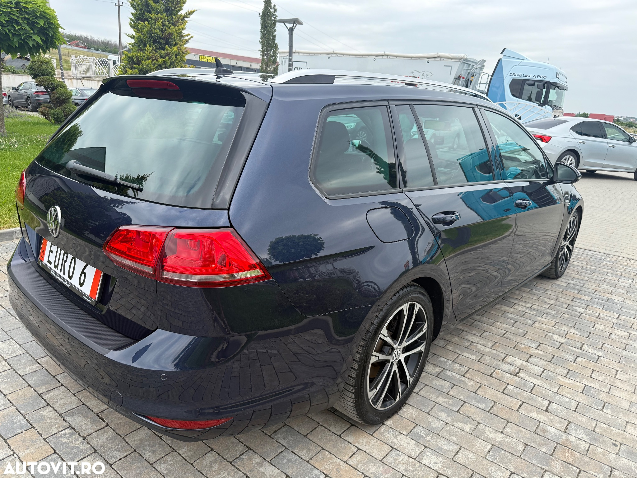 Volkswagen Golf Variant 1.6 TDI BlueMotion Technology DSG Lounge - 9