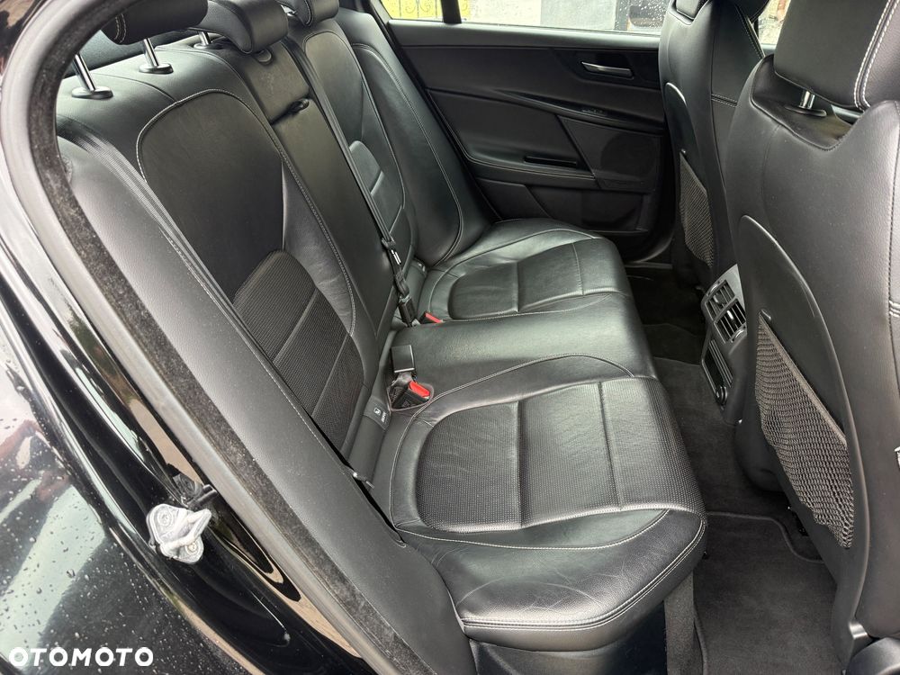 Jaguar XE 20d R-Sport - 13