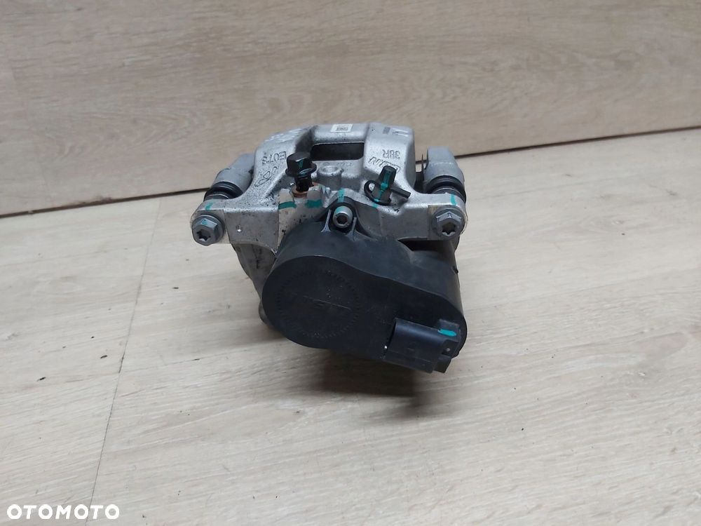 OMODA 5 E5 C5 zacisk prawy tył jarzmo 204003987AA - 3