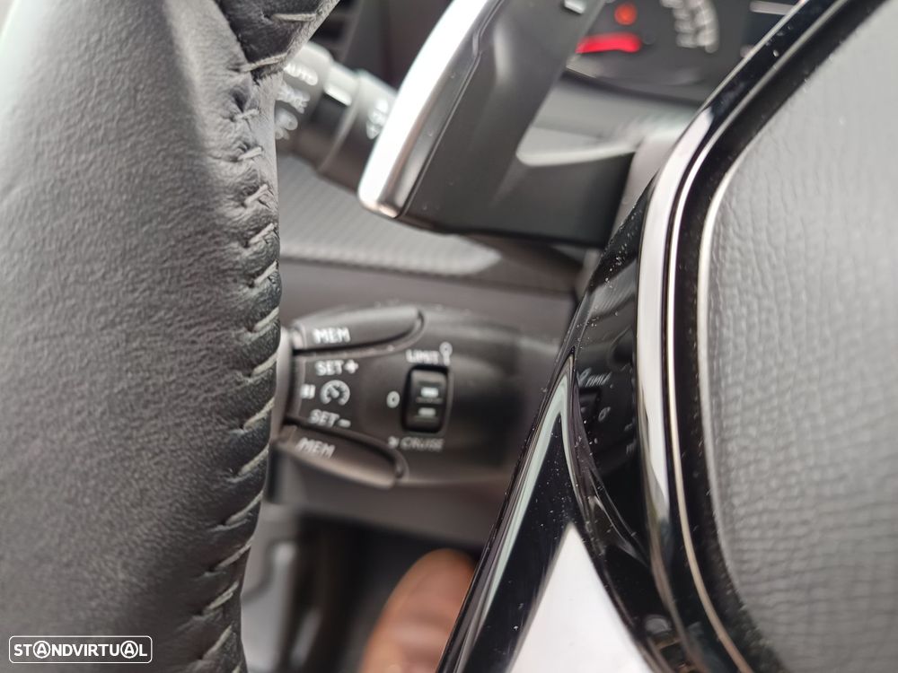 Peugeot 2008 1.5 BlueHDi Allure Pack EAT8 - 22