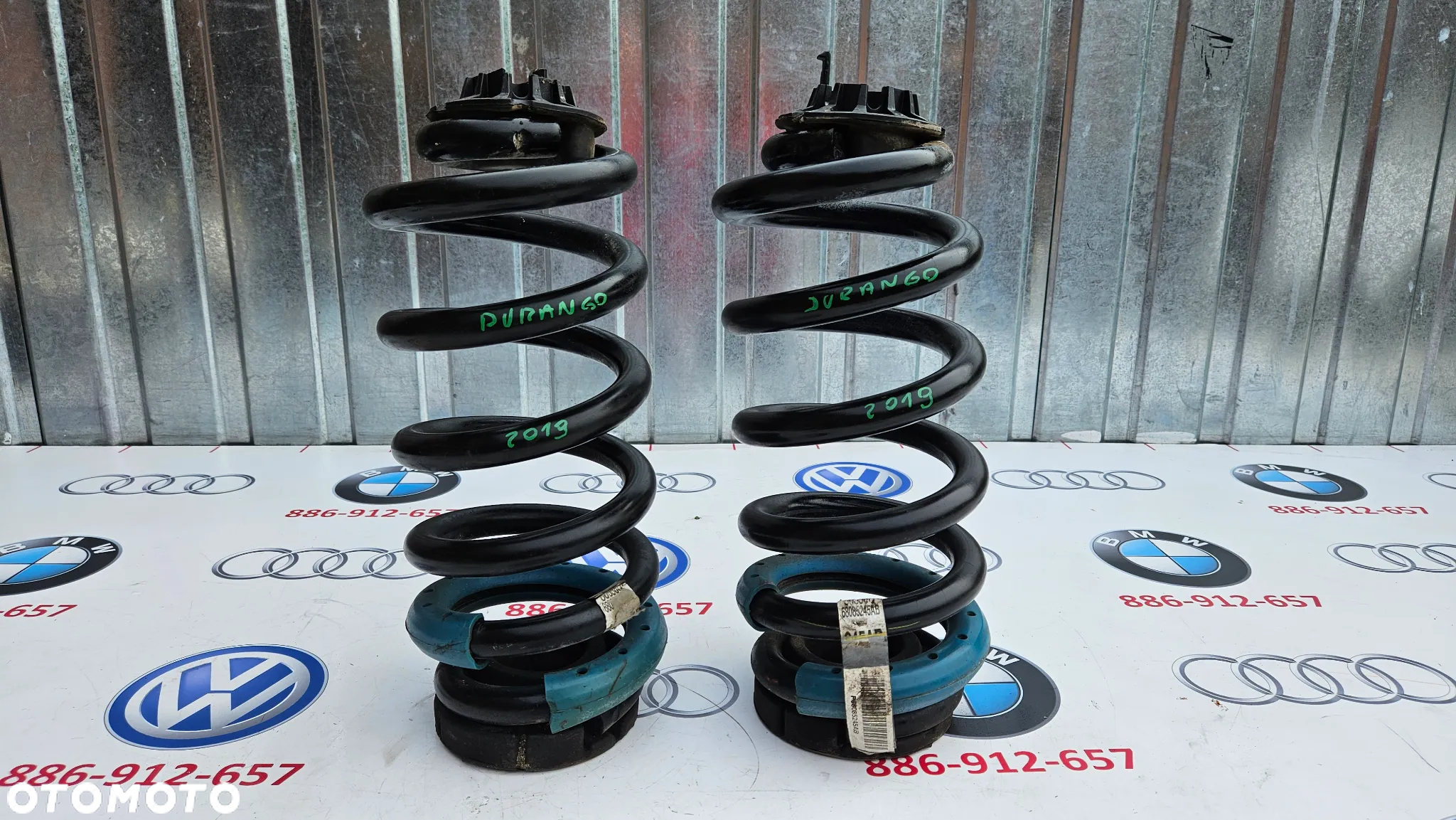 Dodge Durango III Sprężyna zawieszenia tylnego Sprężyny tył  IDEALNE  68085245AB - 2