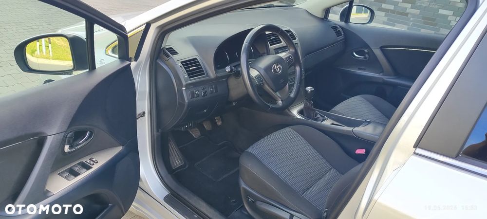 Toyota Avensis 2.2 D-4D Executive - 8