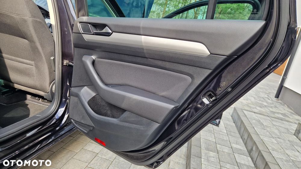Volkswagen Passat - 30