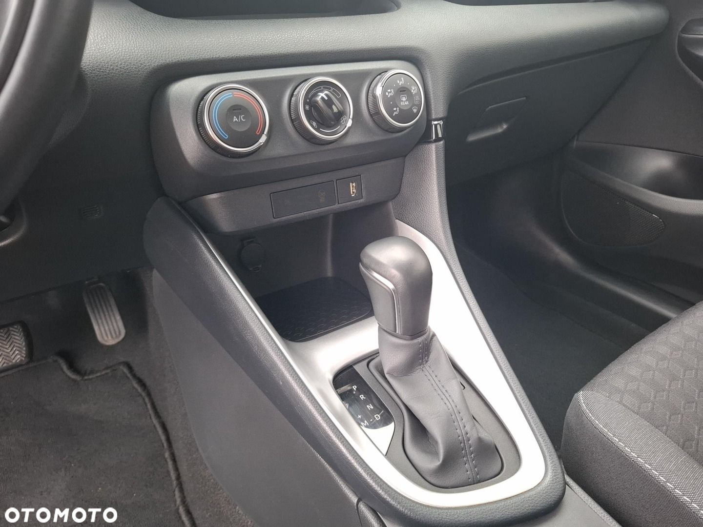 Toyota Yaris 1.5 Comfort CVT - 13