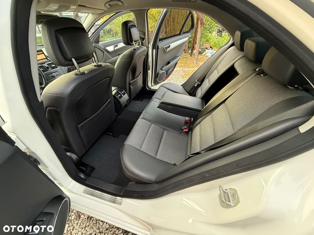 Mercedes-Benz Klasa C 250 CDI Avantgarde Edition - 24