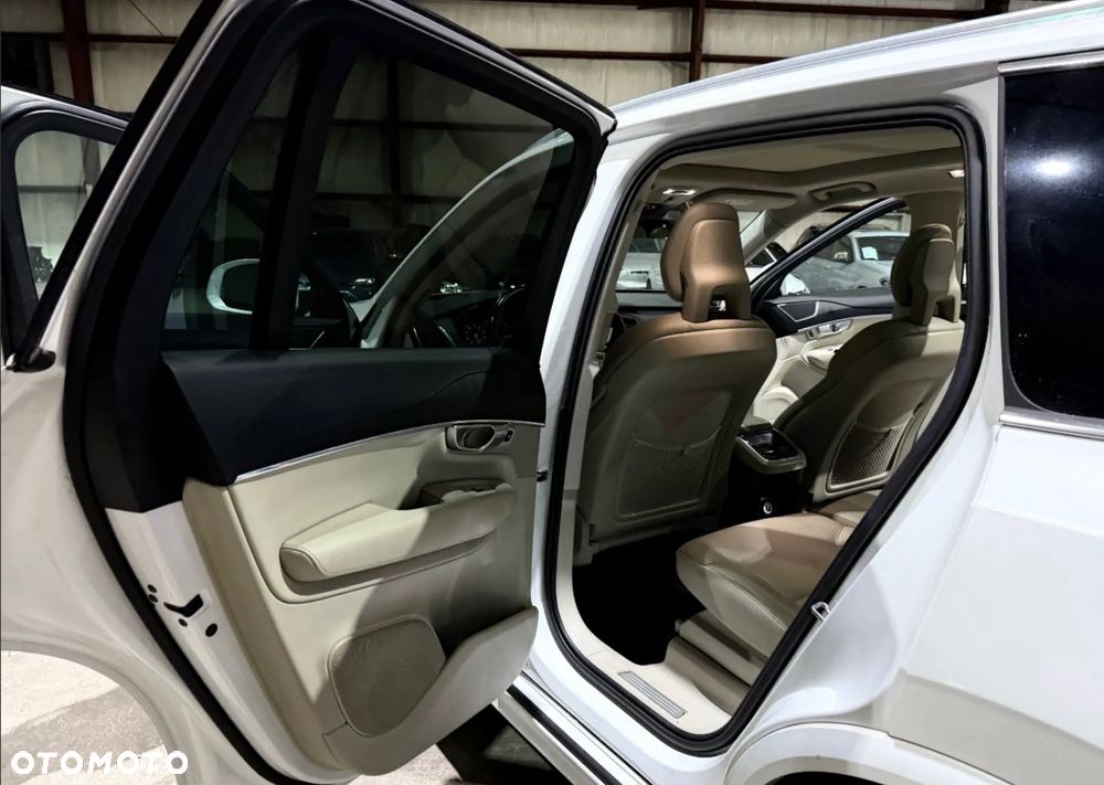 Volvo XC 90 T5 AWD Momentum 7os - 24