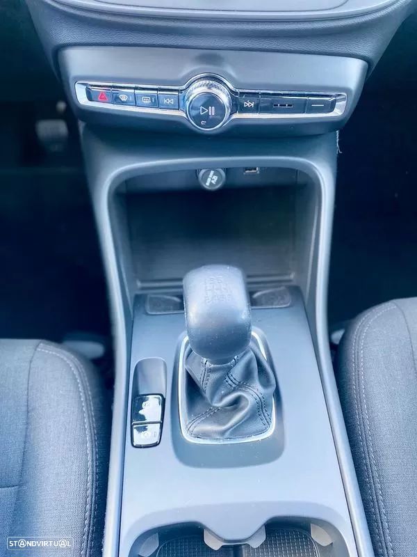 Volvo XC 40 2.0 D3 Momentum - 10