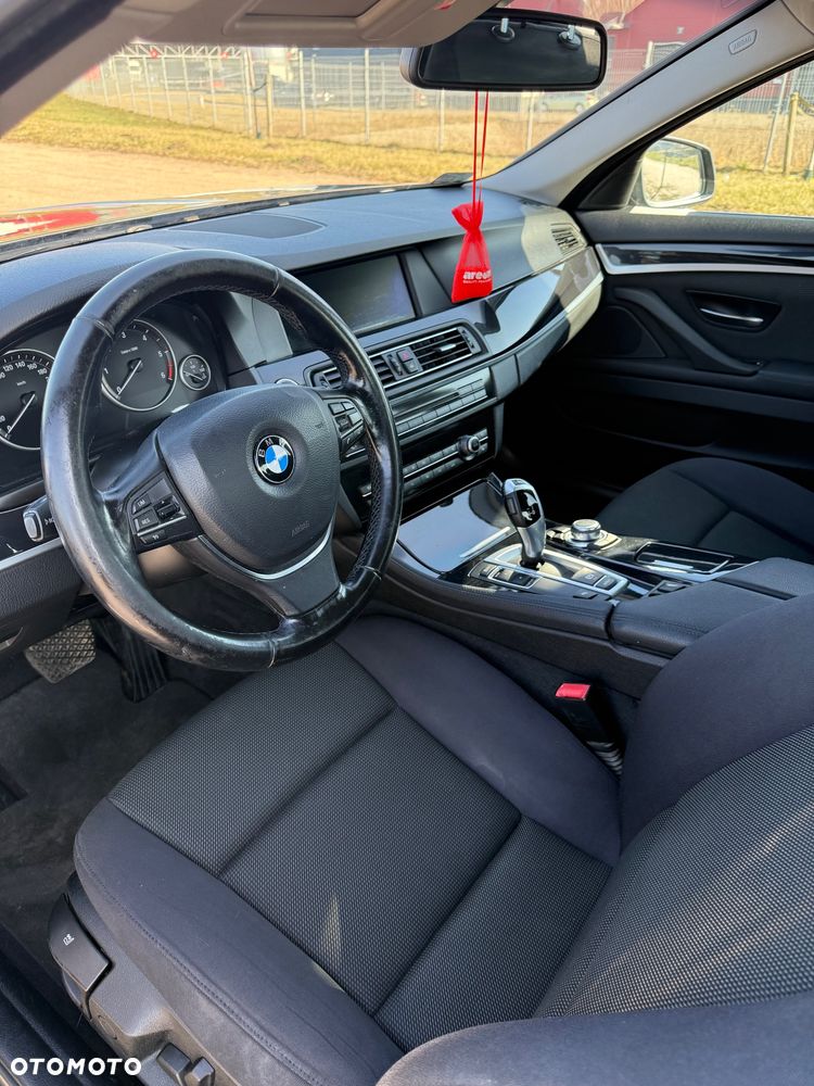 BMW Seria 5 525d xDrive - 7
