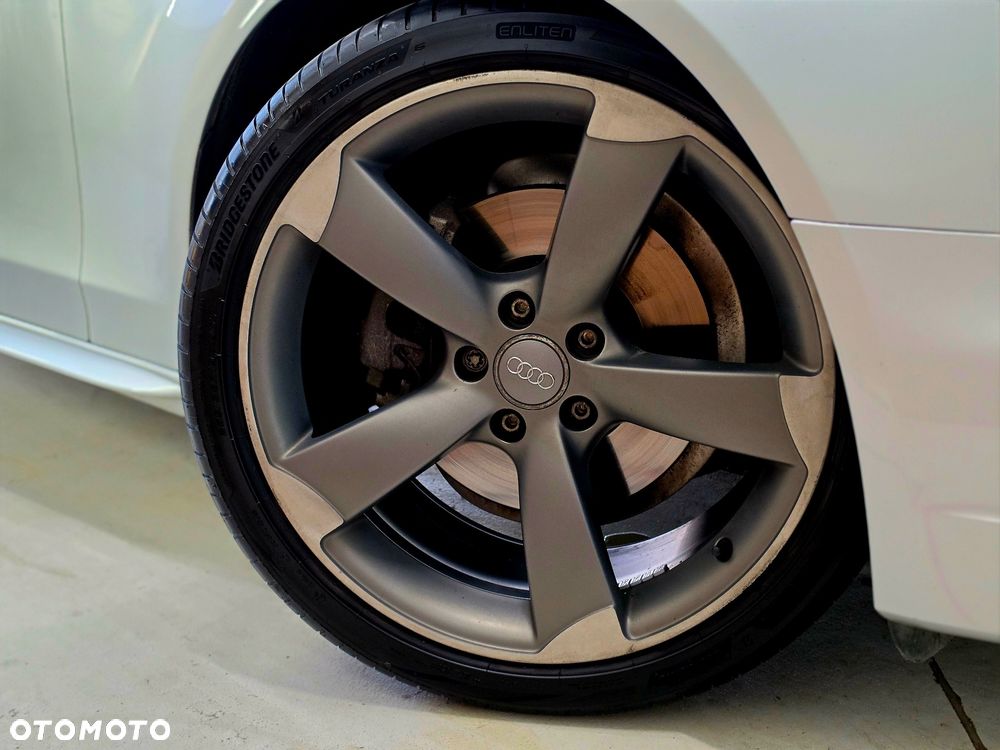 Audi A4 Avant 2.0 TDI Quattro S tronic - 9