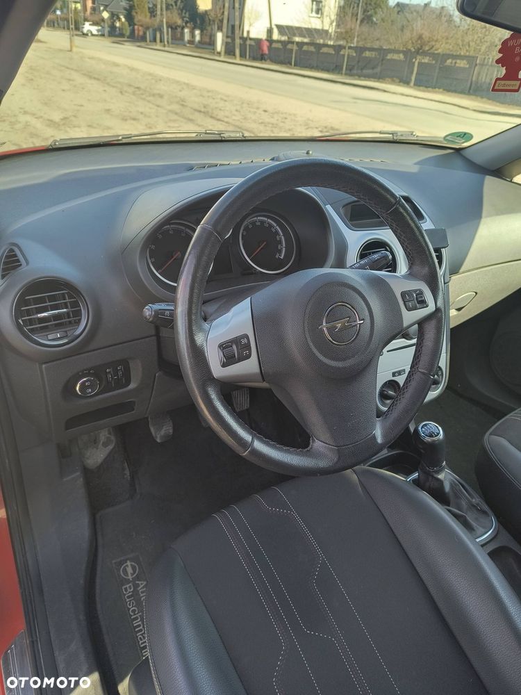 Opel Corsa 1.4 16V 150 Jahre - 13