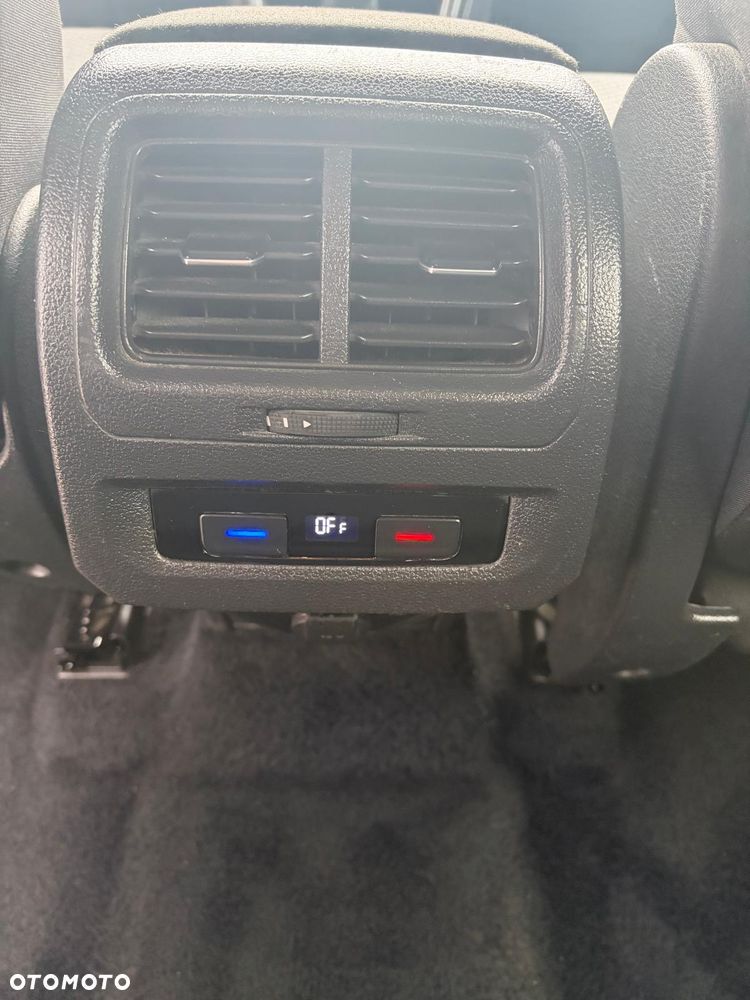 Volkswagen Touran - 27