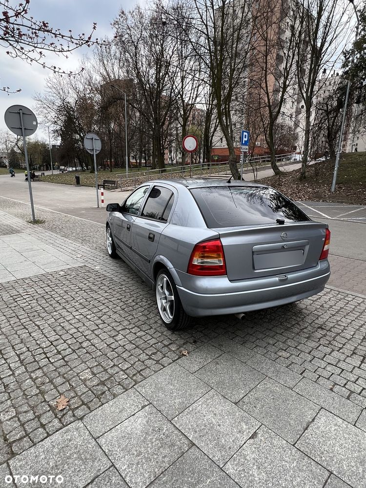 Opel Astra 1.6 Start - 17