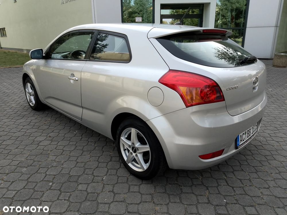 Kia Ceed 1.6 CVVT Dream-Team Edition - 8