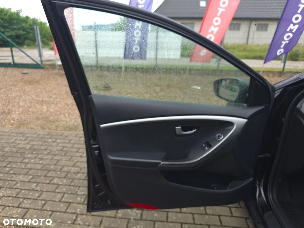 Hyundai i30 blue 1.4 Classic - 16