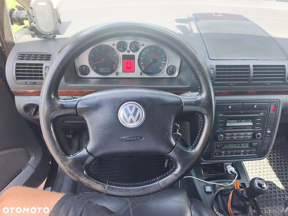 Volkswagen Sharan 1.8T Highline - 5