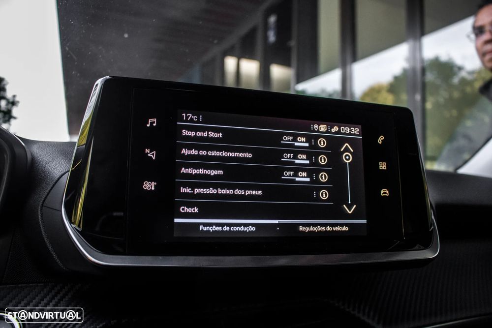 Peugeot 2008 1.5 BlueHDi Allure EAT8 - 40