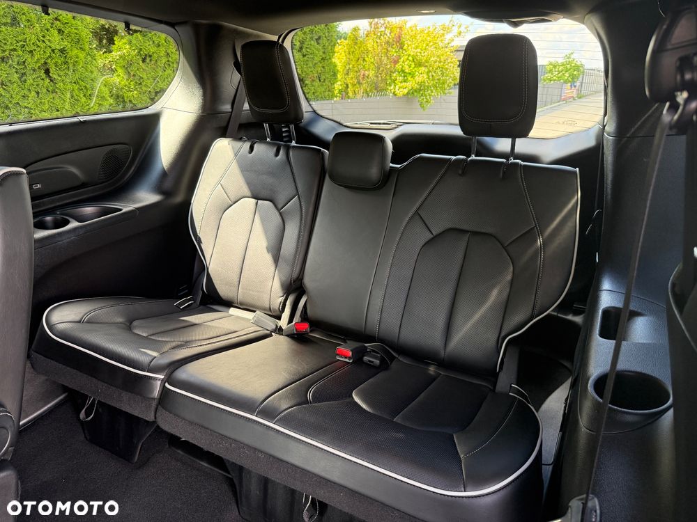 Chrysler Pacifica - 27