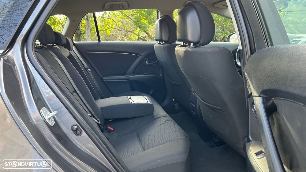 Toyota Avensis SW 2.0 D-4D Premium Sport+GPS - 6