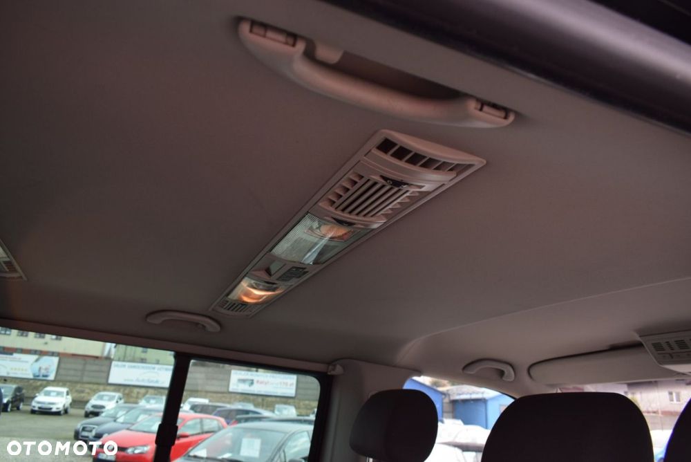 Volkswagen Caravelle - 18