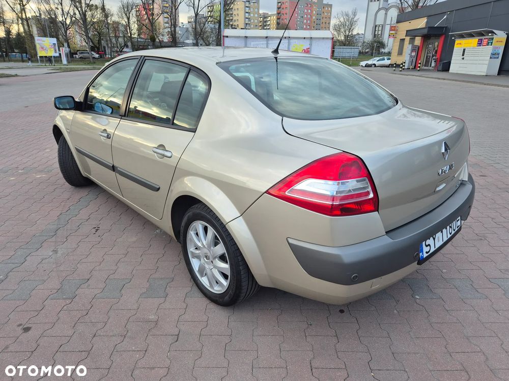 Renault Megane 1.6 16V Luxe Privilege - 3