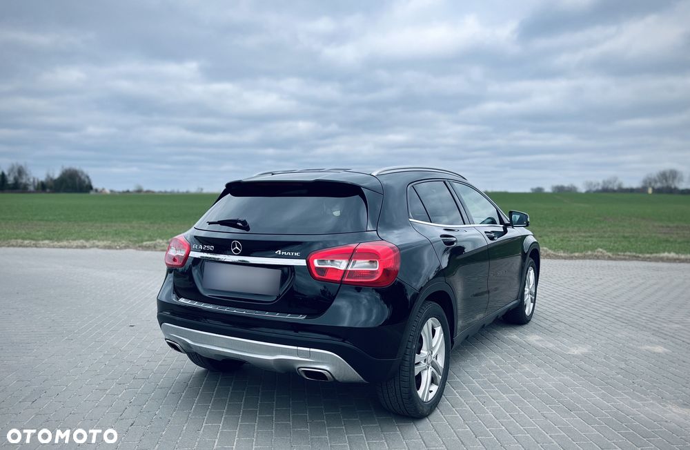 Mercedes-Benz GLA 250 4-Matic - 11