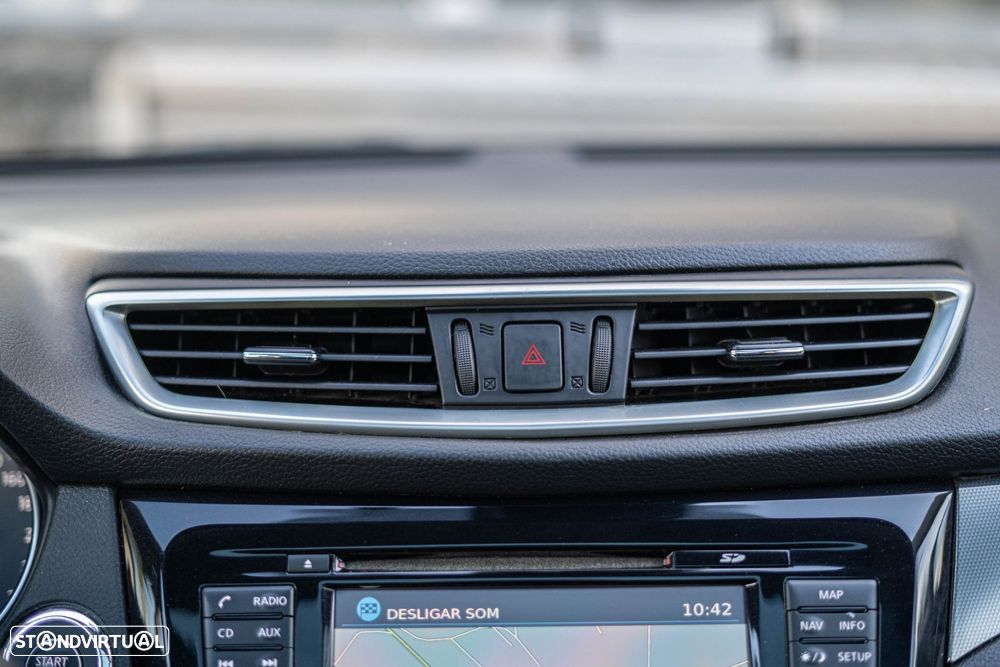 Nissan Qashqai 1.2 DIG-T N-Connecta 18 - 33