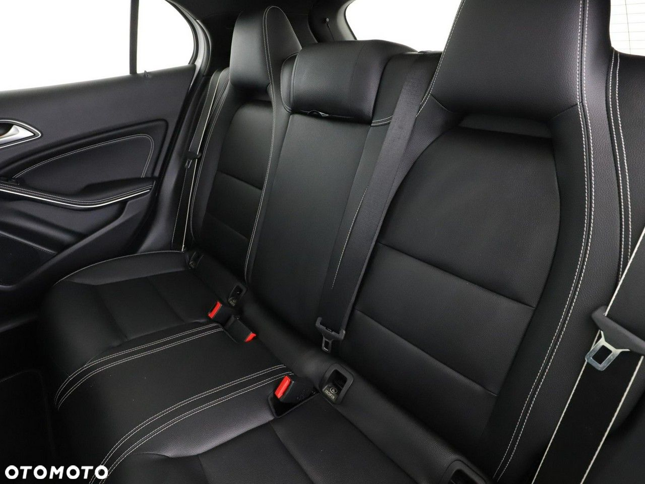 Mercedes-Benz GLA 180 7G-DCT UrbanStyle Edition - 17