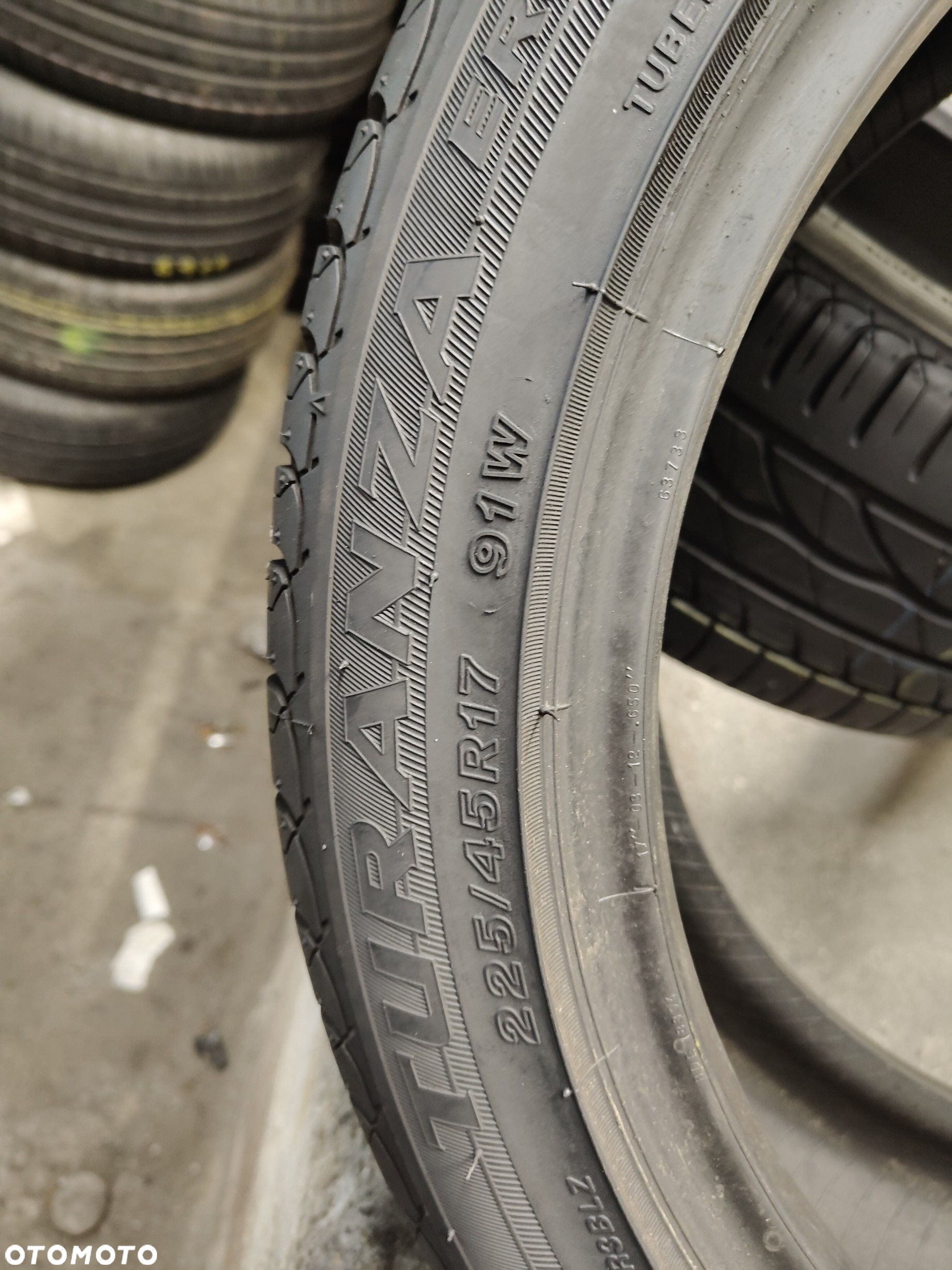 2X 225/45R17 Opony Letnie Bridgestone 7.5mm - 6