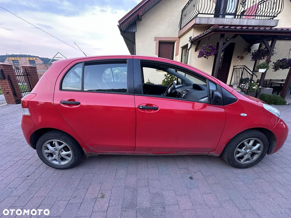 Toyota Yaris 1.0 Entry - 2