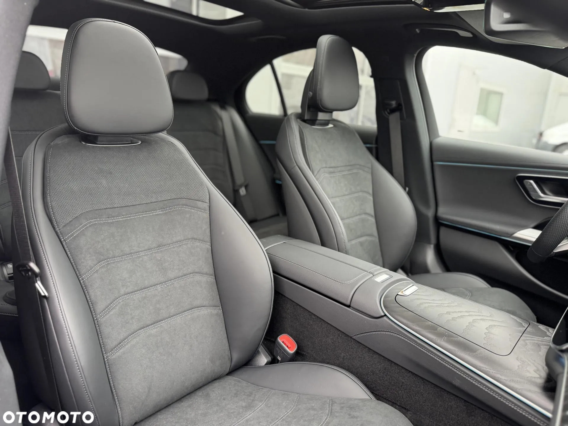 Mercedes-Benz Klasa E 220 d 4Matic 9G-TRONIC Edition AMG Line - 12