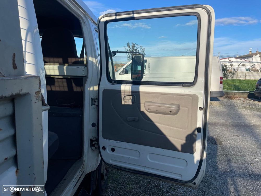 Toyota Dyna 250 2.5D-4D Cab. Dupla c/Báscula - 24